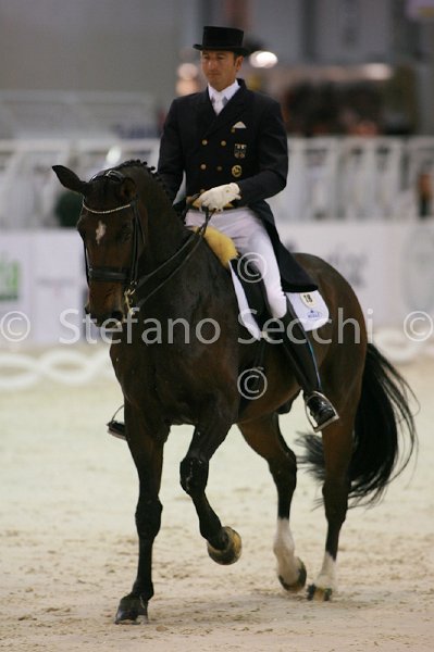 LAUGKS_MEGGLE\'S WELTTALL_MILANO_2011_SS2_2376.jpg